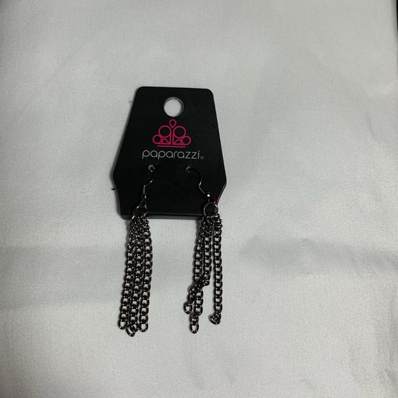 Paparazzi silver heart shape necklace & dangling earrings set. 18” long NWT - Picture 2 of 3